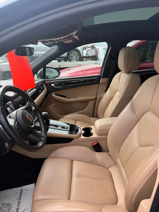 2022 Porsche Macan - Image 9 of 17