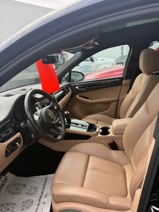 2022 Porsche Macan - Image 8 of 17