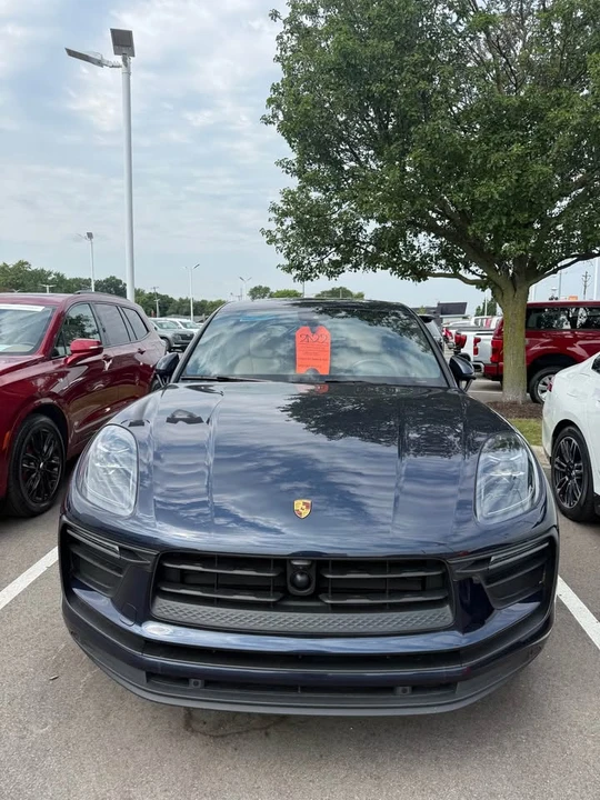 2022 Porsche Macan - Image 3 of 17
