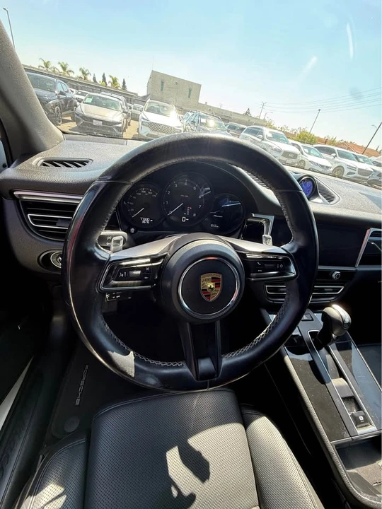 2022 Porsche Macan - Image 5 of 9