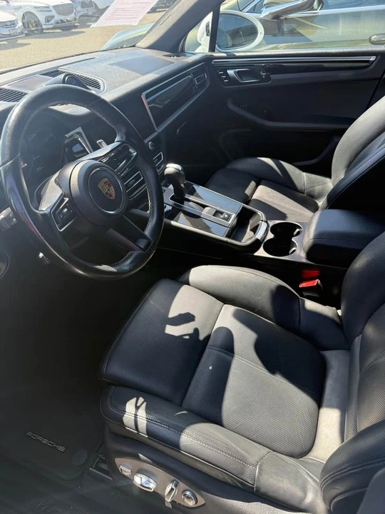 2022 Porsche Macan - Image 7 of 9
