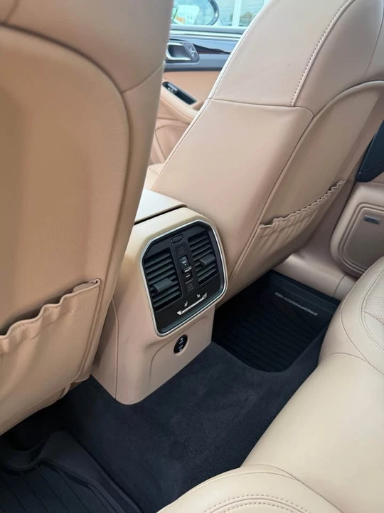 2022 Porsche Macan - Image 11 of 17