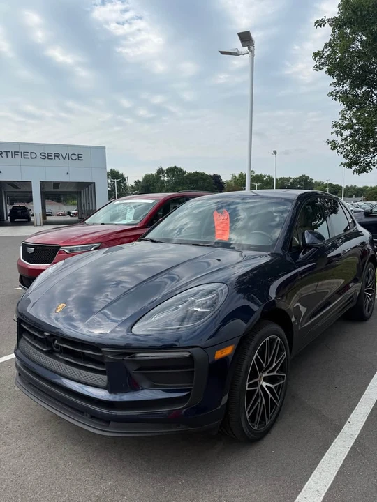 2022 Porsche Macan - Image 4 of 17