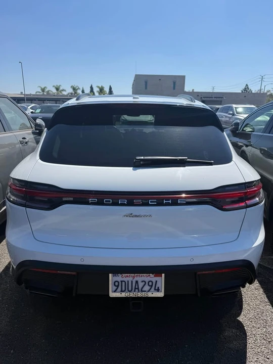 2022 Porsche Macan - Image 4 of 9