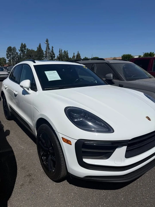 2022 Porsche Macan - Image 2 of 9