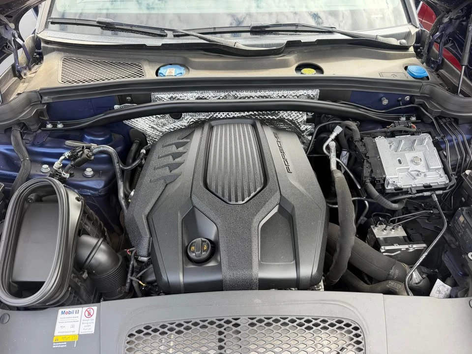 2022 Porsche Macan - Image 11 of 13