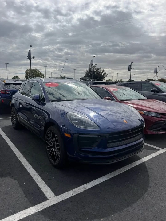 2022 Porsche Macan - Image 2 of 13