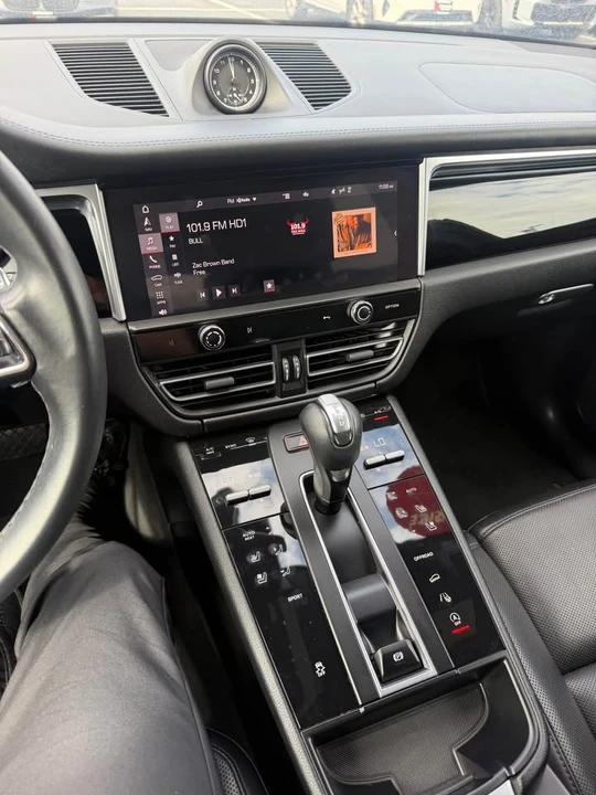 2022 Porsche Macan - Image 6 of 13