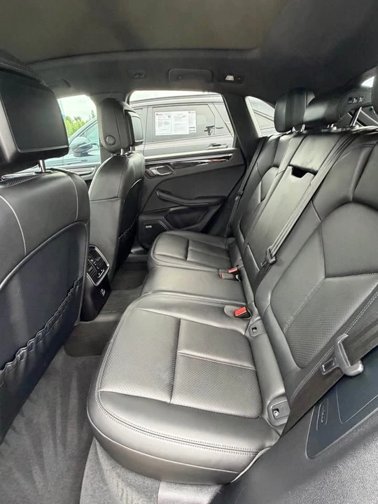 2022 Porsche Macan - Image 7 of 8