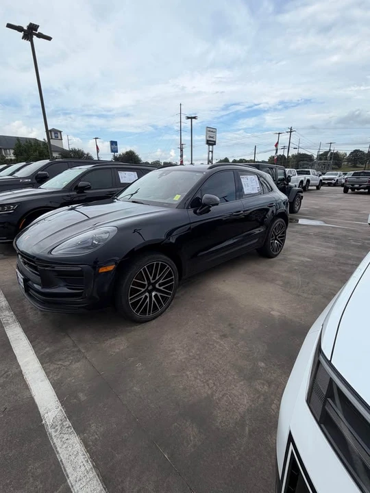2022 Porsche Macan - Image 2 of 8