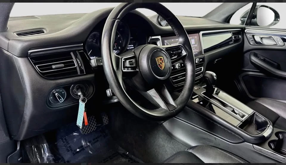 2022 Porsche Macan - Image 12 of 20