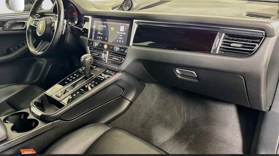 2022 Porsche Macan - Image 14 of 20