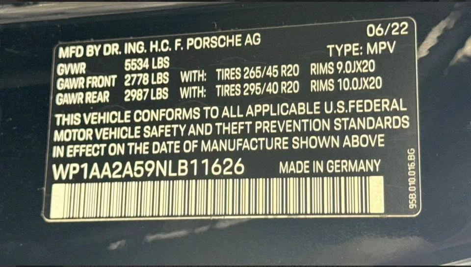 2022 Porsche Macan - Image 15 of 20