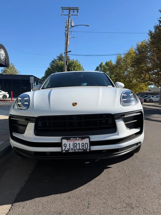 2022 Porsche Macan - Image 4 of 9