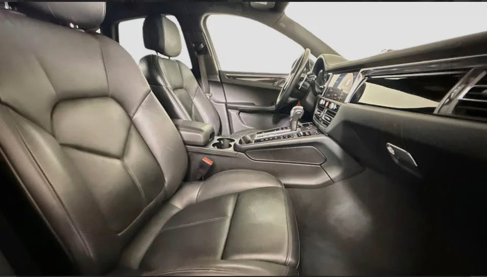 2022 Porsche Macan - Image 13 of 20