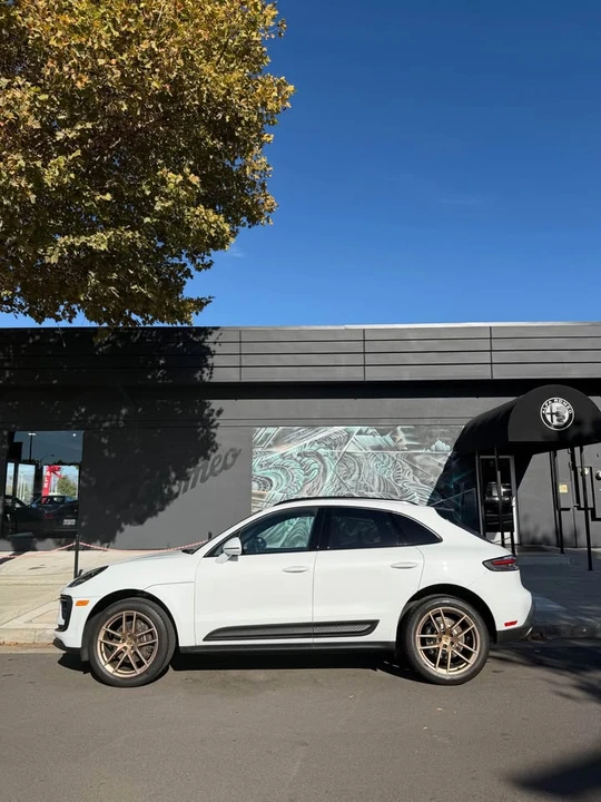 2022 Porsche Macan - Image 5 of 9