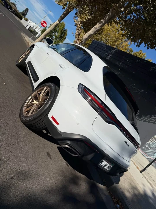 2022 Porsche Macan - Image 2 of 9