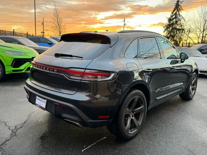 2022 Porsche Macan - Image 5 of 12