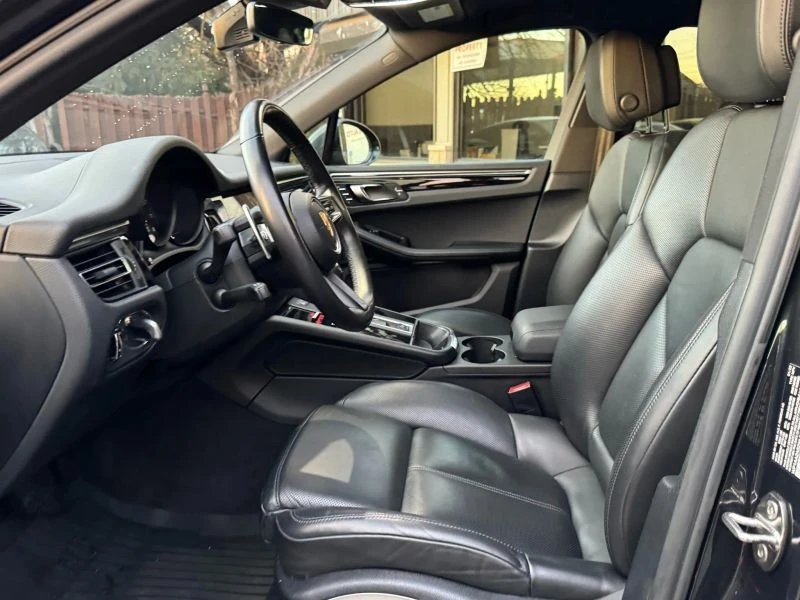 2022 Porsche Macan - Image 10 of 12