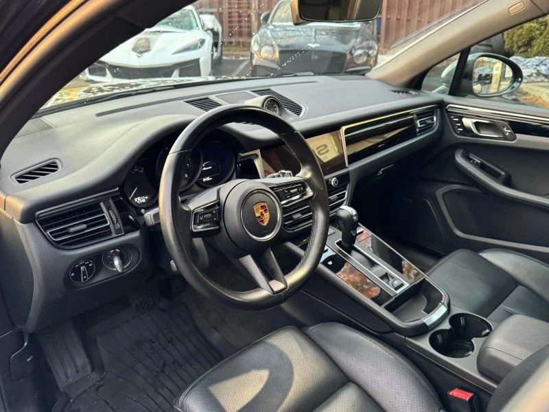 2022 Porsche Macan - Image 9 of 12