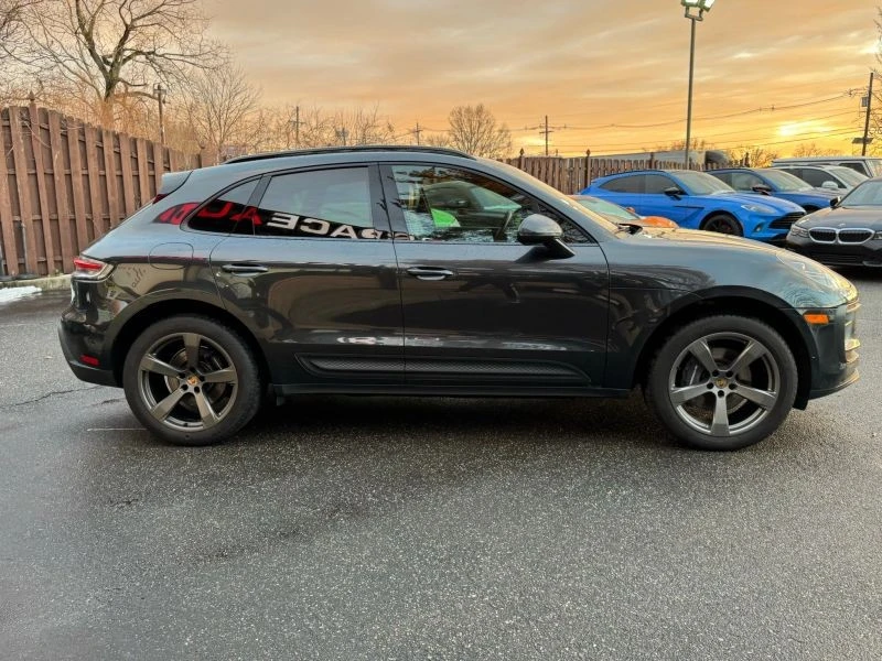 2022 Porsche Macan - Image 4 of 12