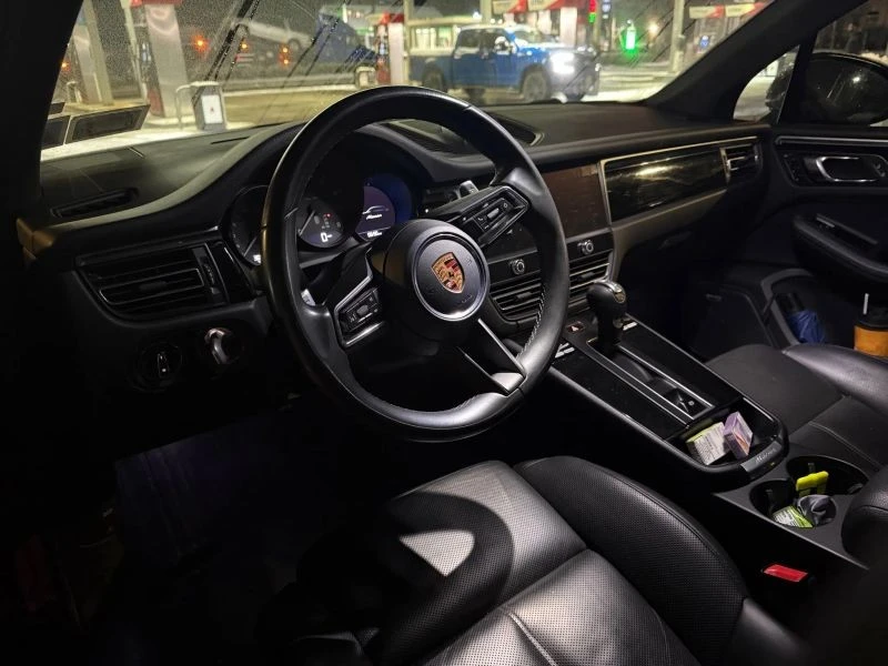2022 Porsche Macan - Image 3 of 4
