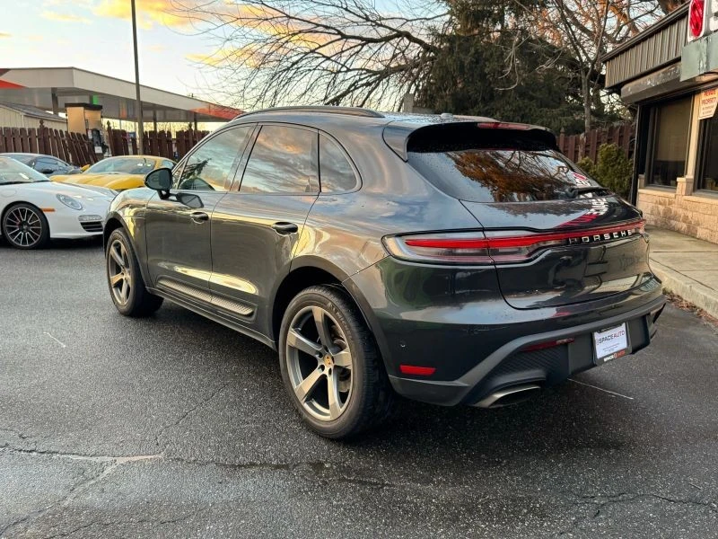2022 Porsche Macan - Image 7 of 12