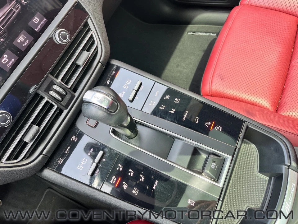 2022 Porsche Macan - Image 23 of 31