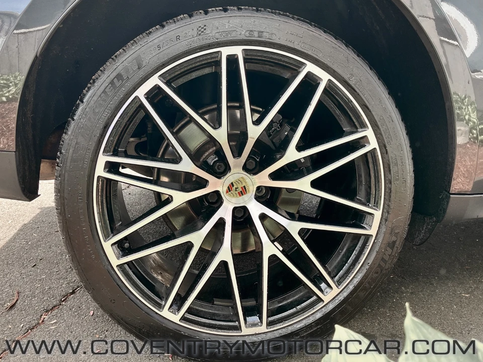 2022 Porsche Macan - Image 10 of 31