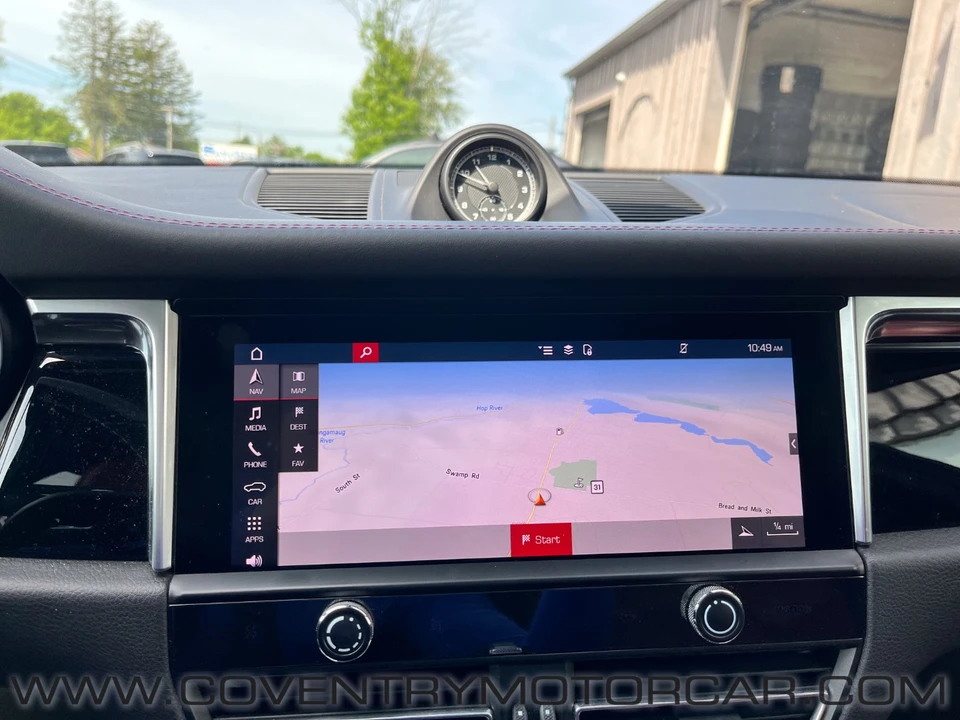 2022 Porsche Macan - Image 19 of 31