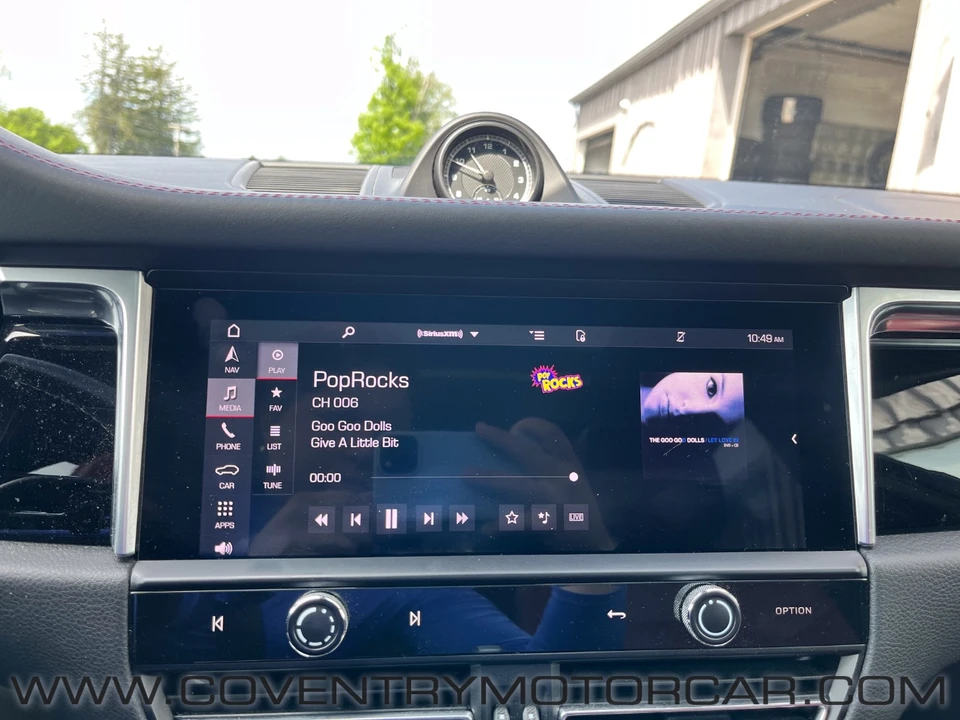 2022 Porsche Macan - Image 22 of 31