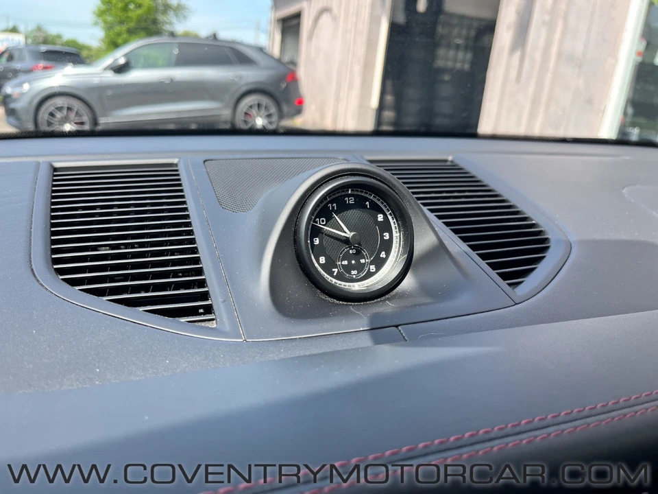 2022 Porsche Macan - Image 16 of 31