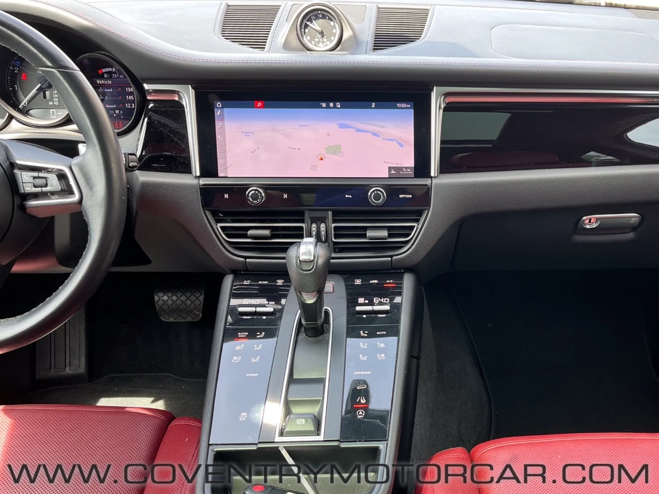 2022 Porsche Macan - Image 18 of 31