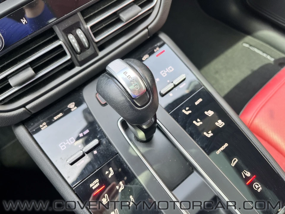 2022 Porsche Macan - Image 24 of 31