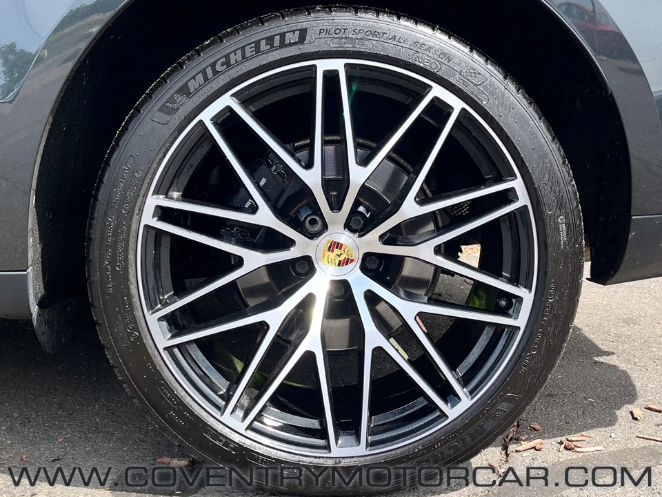 2022 Porsche Macan - Image 9 of 31