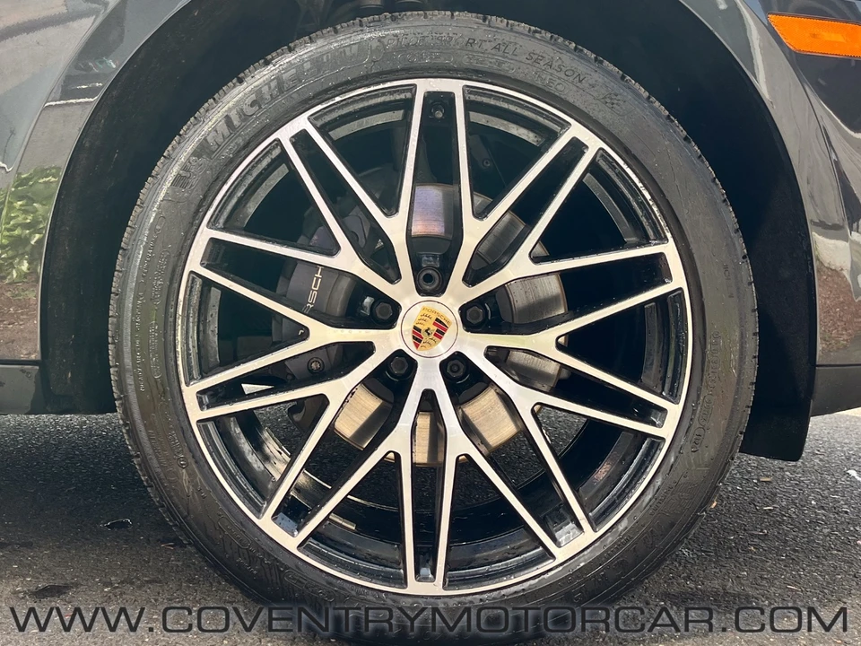2022 Porsche Macan - Image 11 of 31