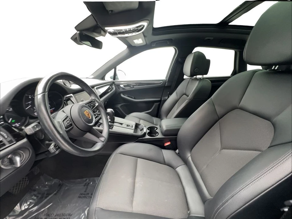 2022 Porsche Macan - Image 20 of 31