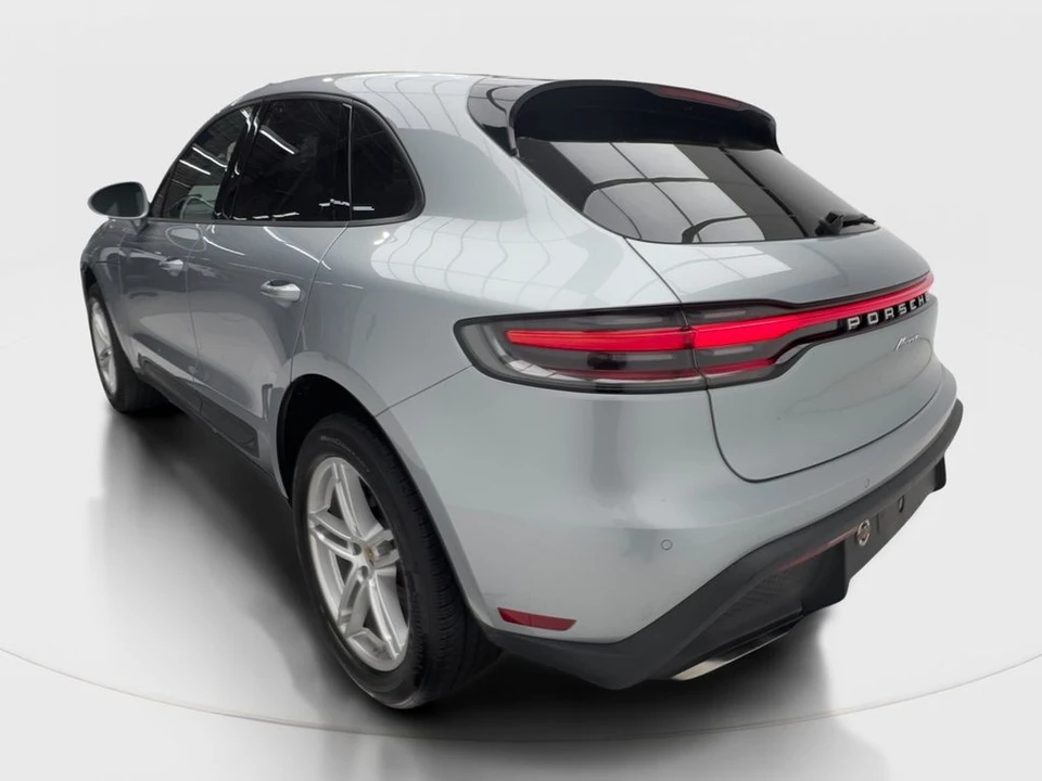 2022 Porsche Macan - Image 10 of 31