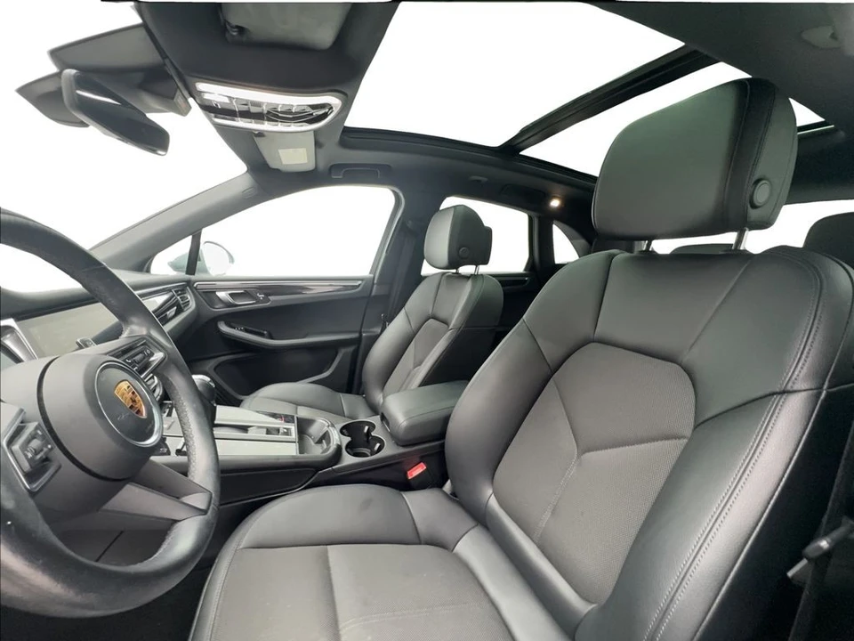 2022 Porsche Macan - Image 19 of 31
