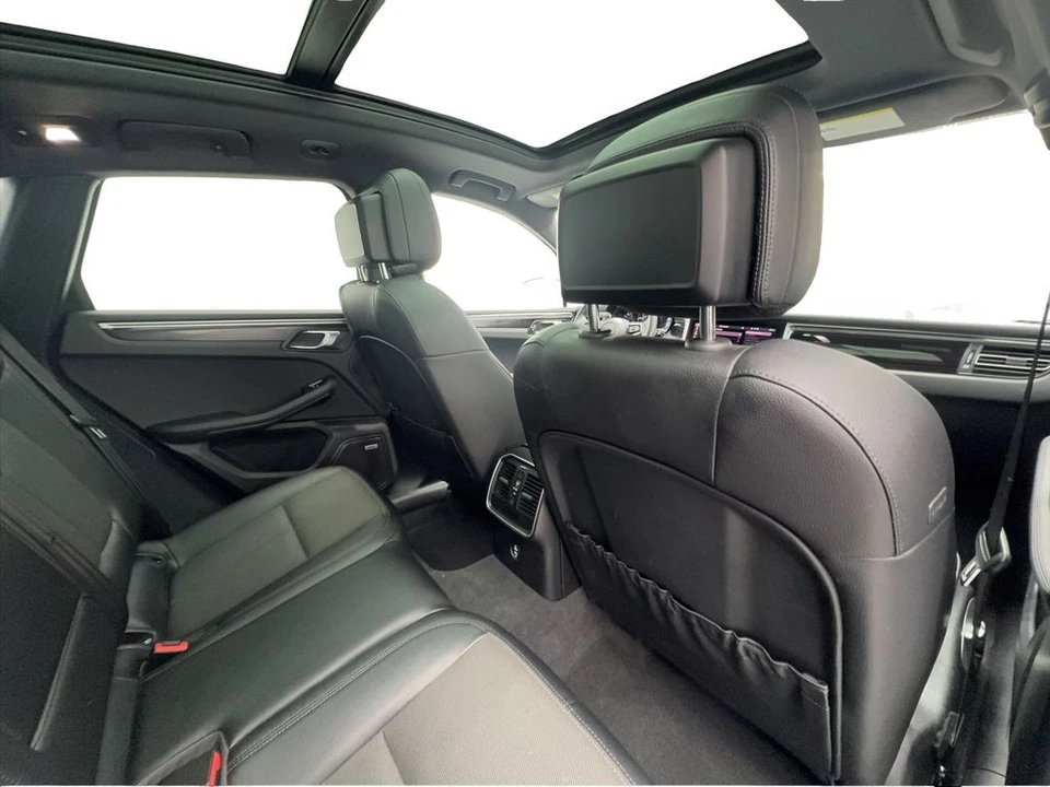 2022 Porsche Macan - Image 28 of 31
