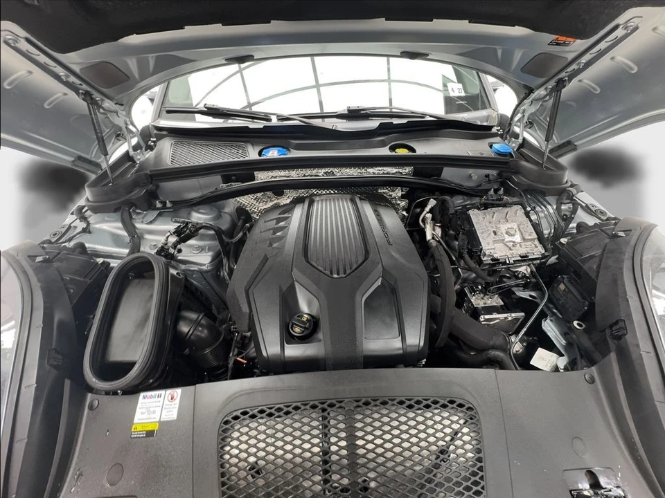 2022 Porsche Macan - Image 18 of 31