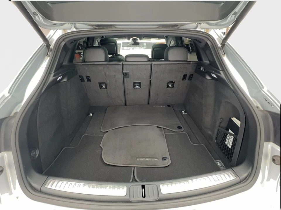 2022 Porsche Macan - Image 17 of 31