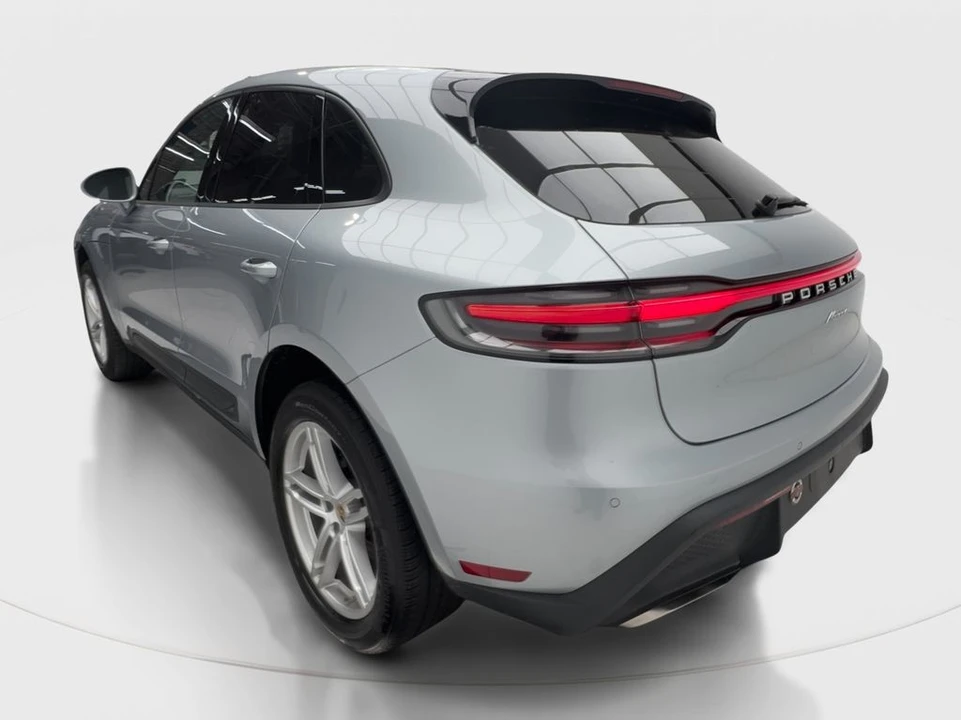 2022 Porsche Macan - Image 10 of 31