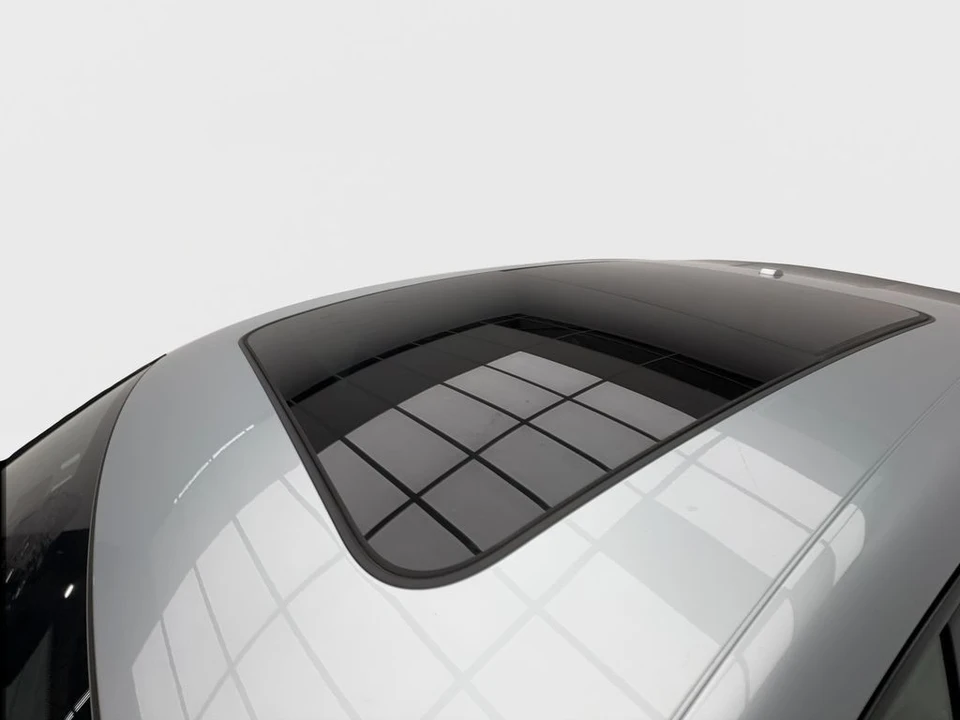 2022 Porsche Macan - Image 11 of 31