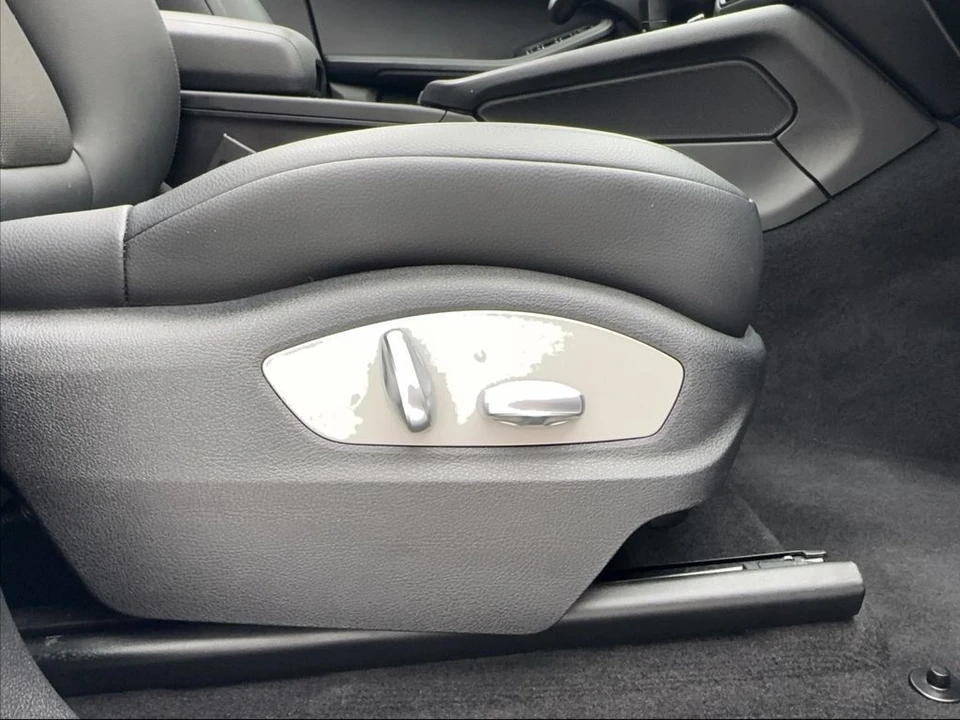 2022 Porsche Macan - Image 31 of 31