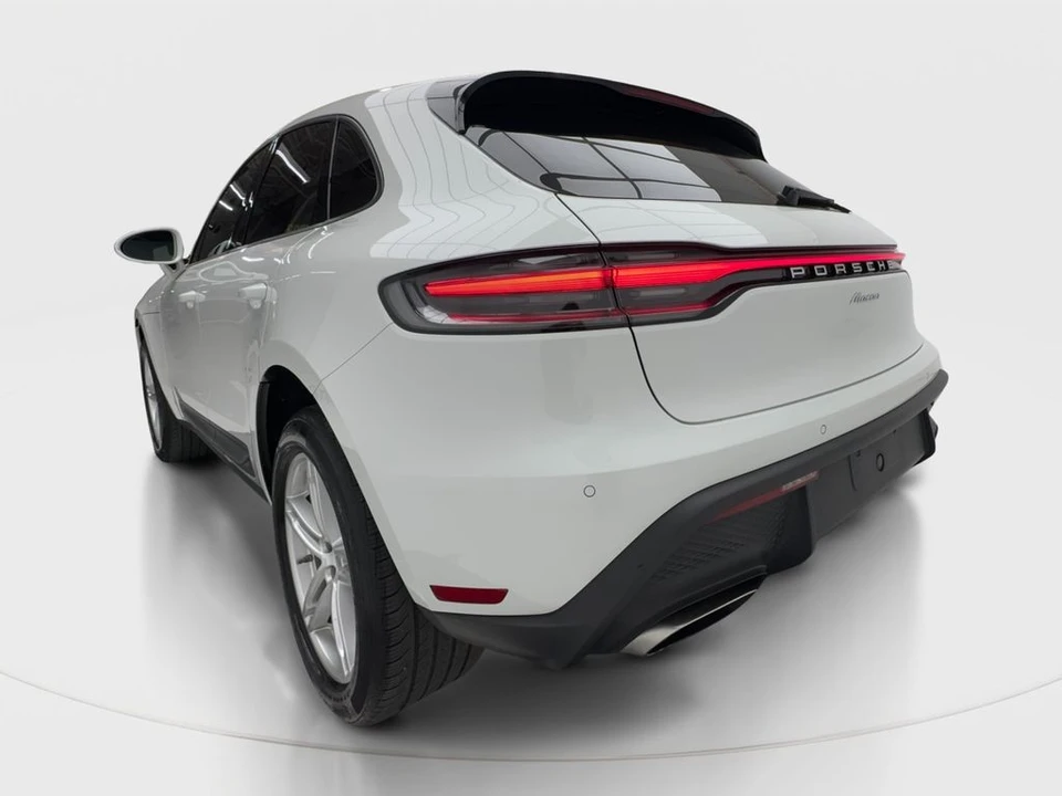 2022 Porsche Macan - Image 10 of 31