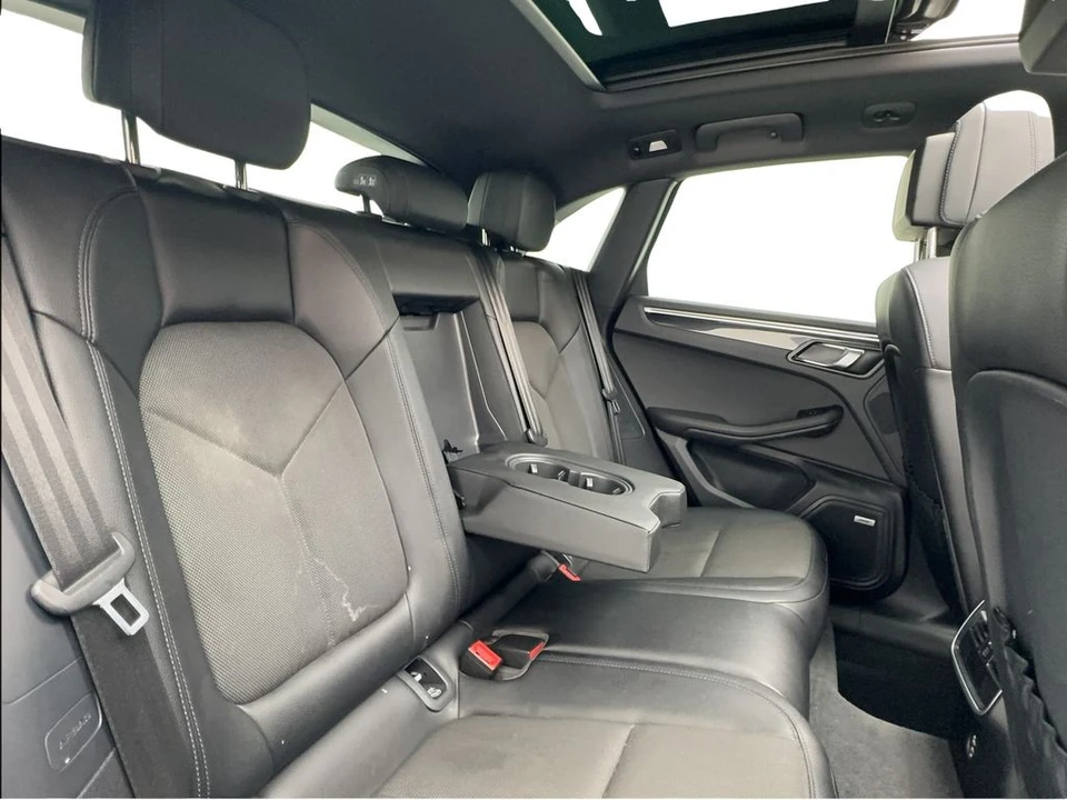 2022 Porsche Macan - Image 21 of 31