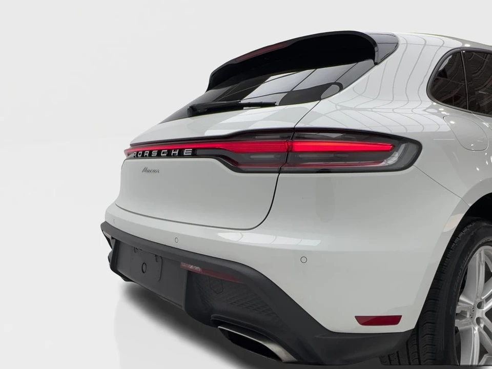 2022 Porsche Macan - Image 9 of 21