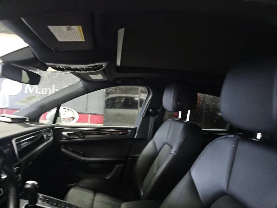 2022 Porsche Macan - Image 6 of 10