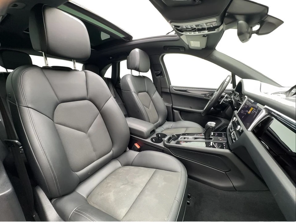 2022 Porsche Macan - Image 23 of 31